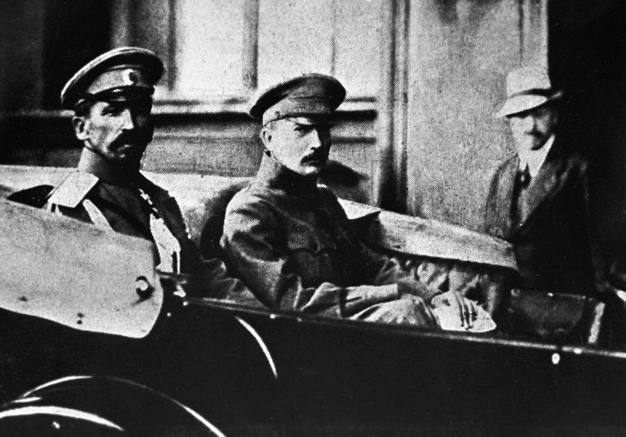 Корнилов и Савенков 1.jpg